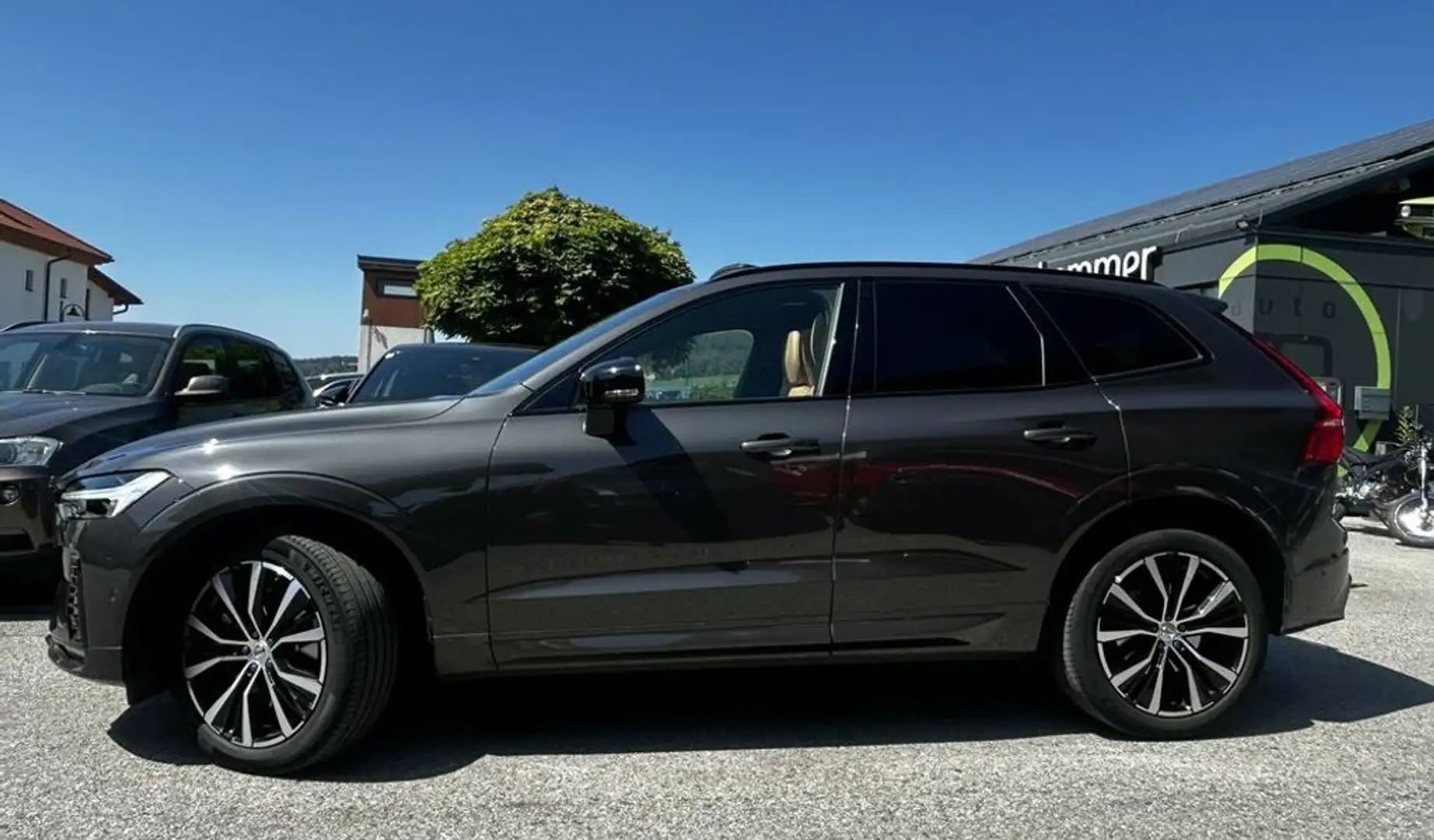 Volvo XC60 Ultimate Dark AWD *360°*HUD*PANO*SITZKL*20'' Grau - 2