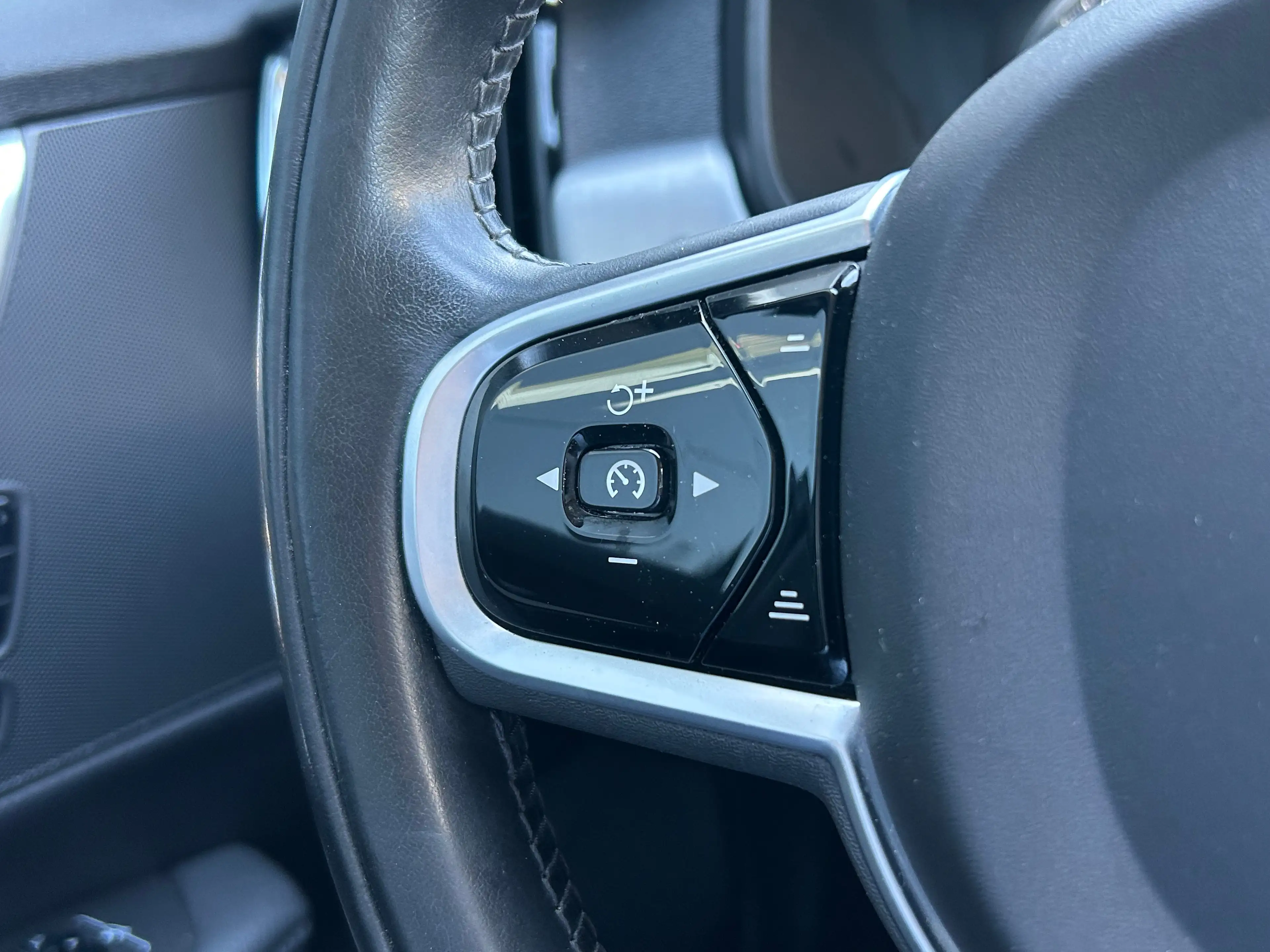 Volvo V90 2.0 T4 Momentum | Pilot Assist | BLIS | Memory | L — photo 13
