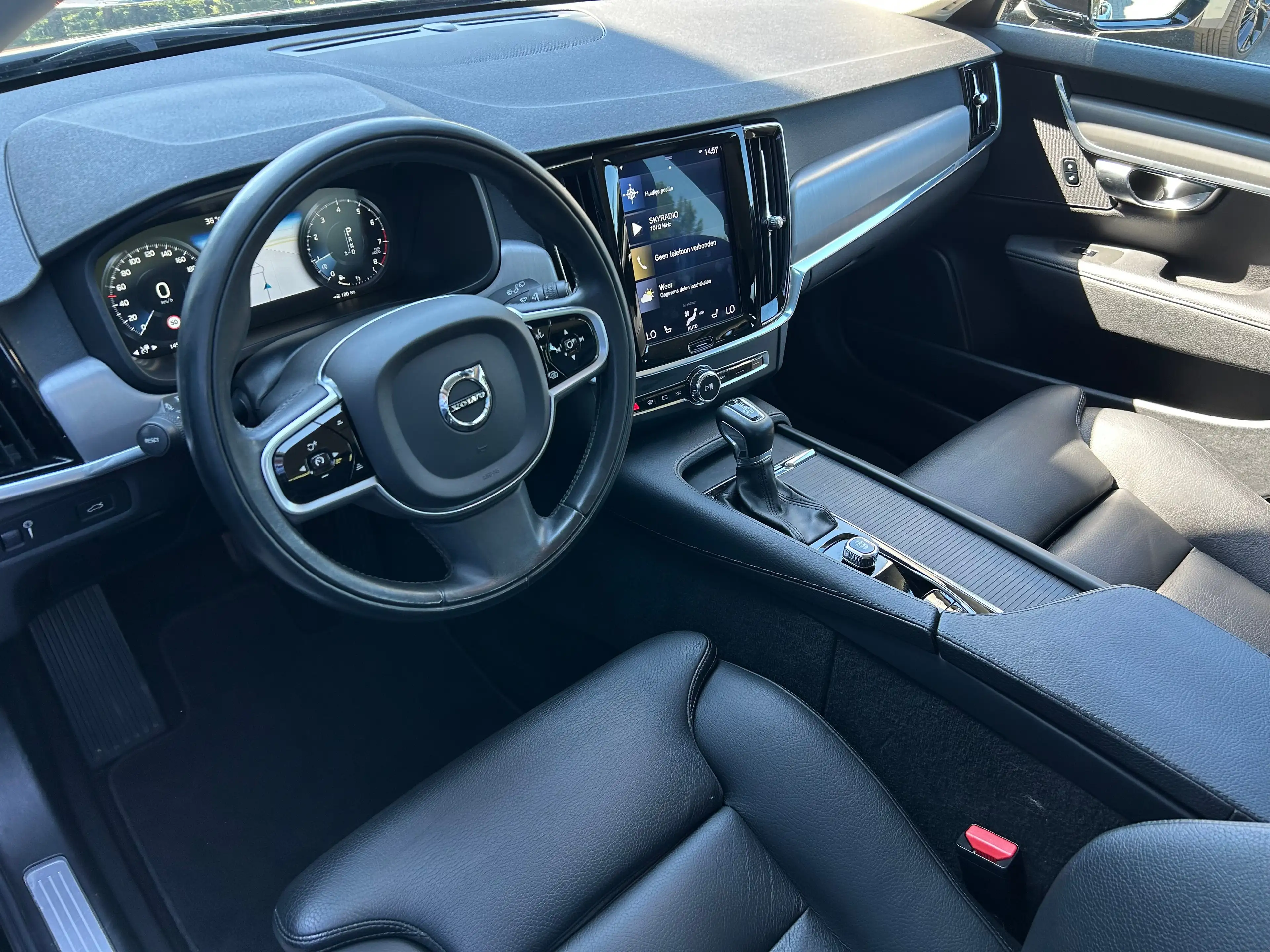 Volvo V90 2.0 T4 Momentum | Pilot Assist | BLIS | Memory | L — photo 6