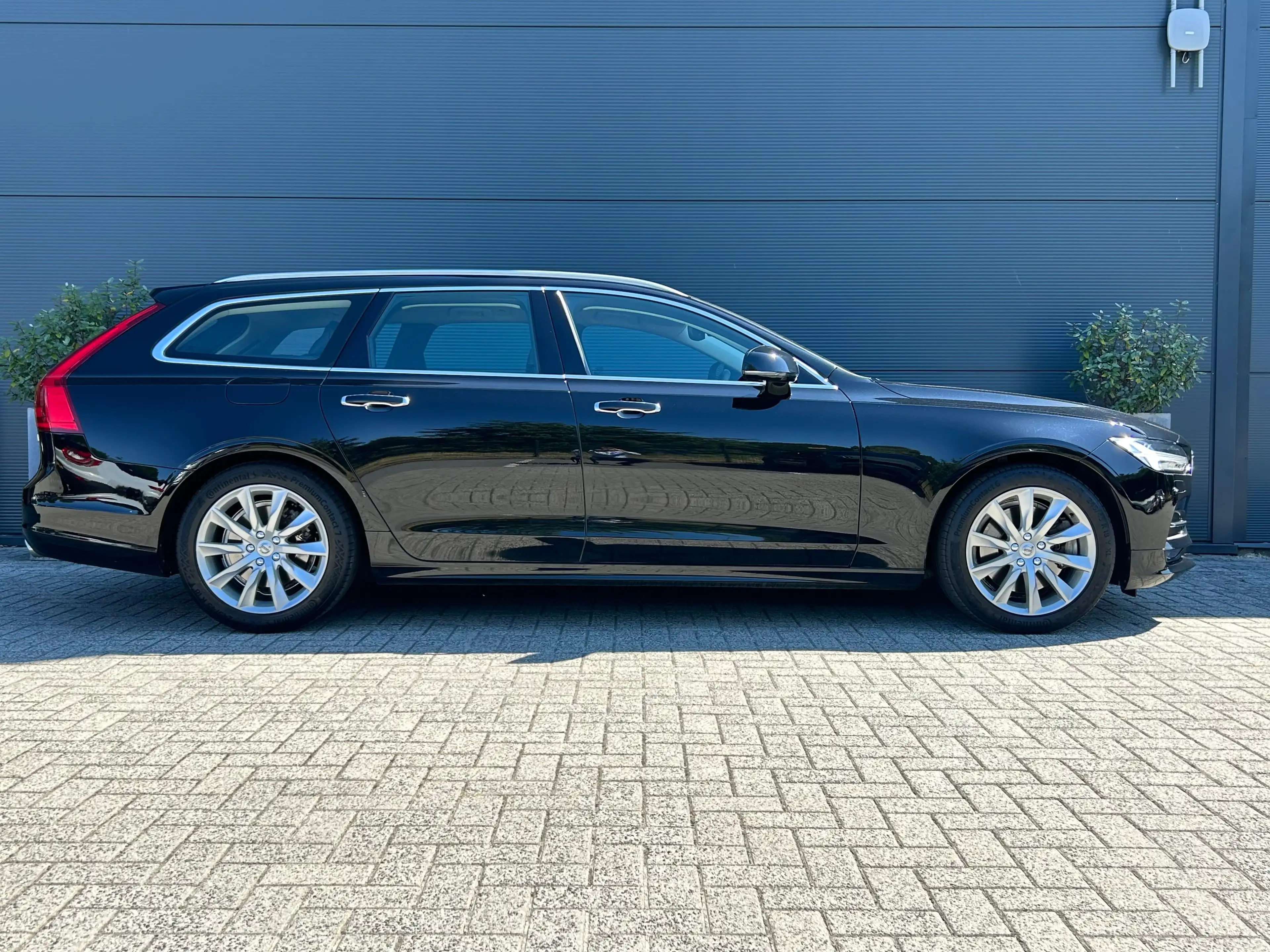 Volvo V90 2.0 T4 Momentum | Pilot Assist | BLIS | Memory | L — photo 3