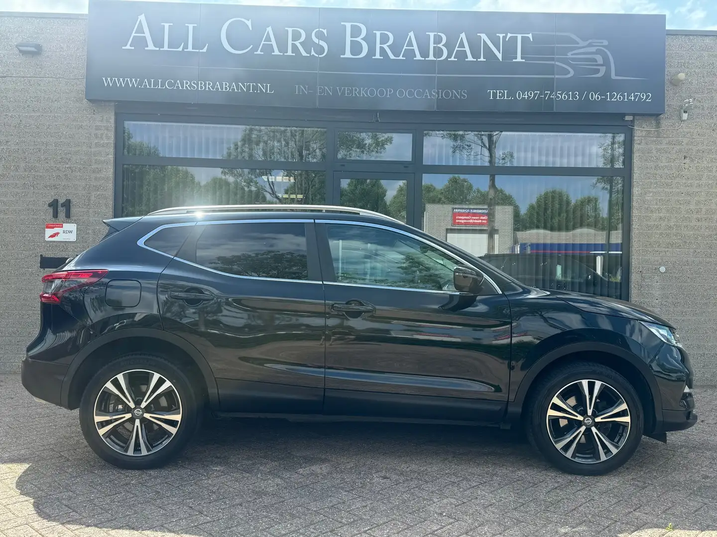 Nissan Qashqai 1.2 Tekna/ facelift/ pano/ navi / leder/ 1e eigena Zwart - 2