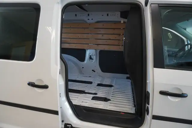 Volkswagen Caddy view 9