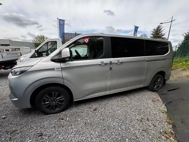 Ford Tourneo Custom Tourneo Custom Titanium PHEV FWD 2.5L PHEV 227PS C
