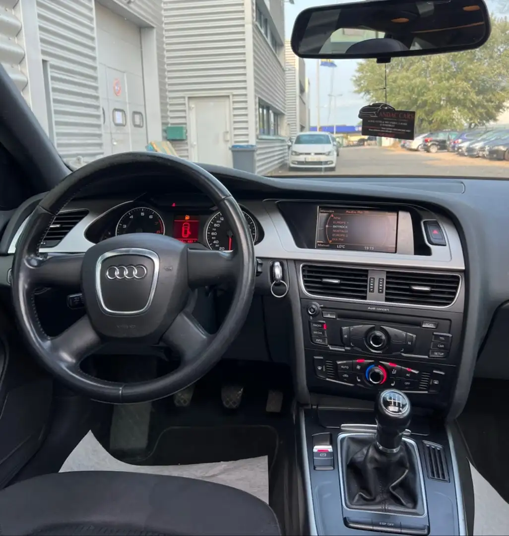 Audi A4 Avant 1.8 TFSI 160 Ambiente Zwart - 2
