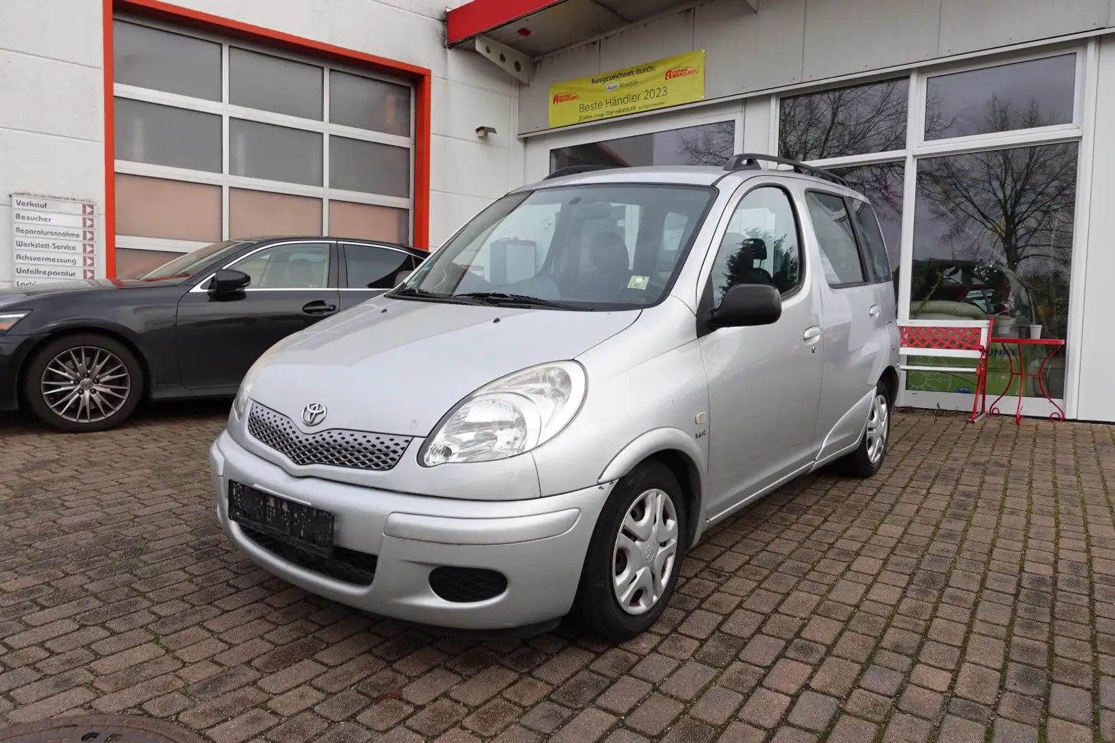 Toyota Yaris Verso 1.3 Sol Automatik Grau - 1