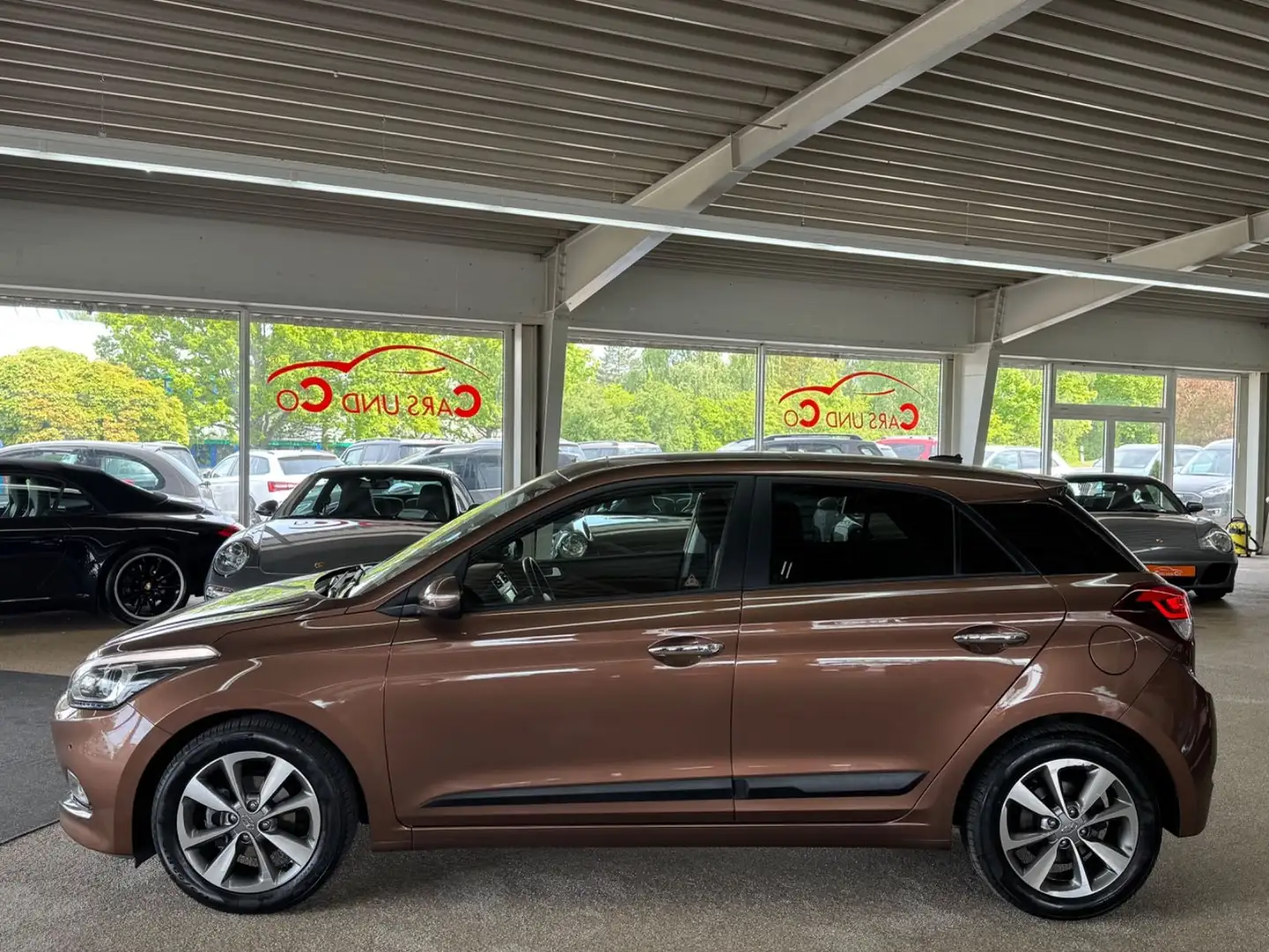 Hyundai i20 Style 1Hand *SHZ*PAN*NAV*TEM*PDC*RK* Braun - 2