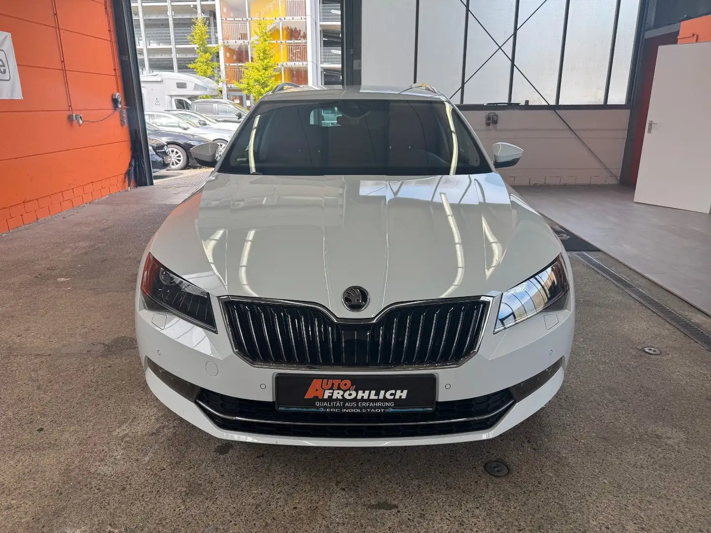 Skoda Superb Combi 2.0 TDI Style DSG Navi LED Blanc - 2