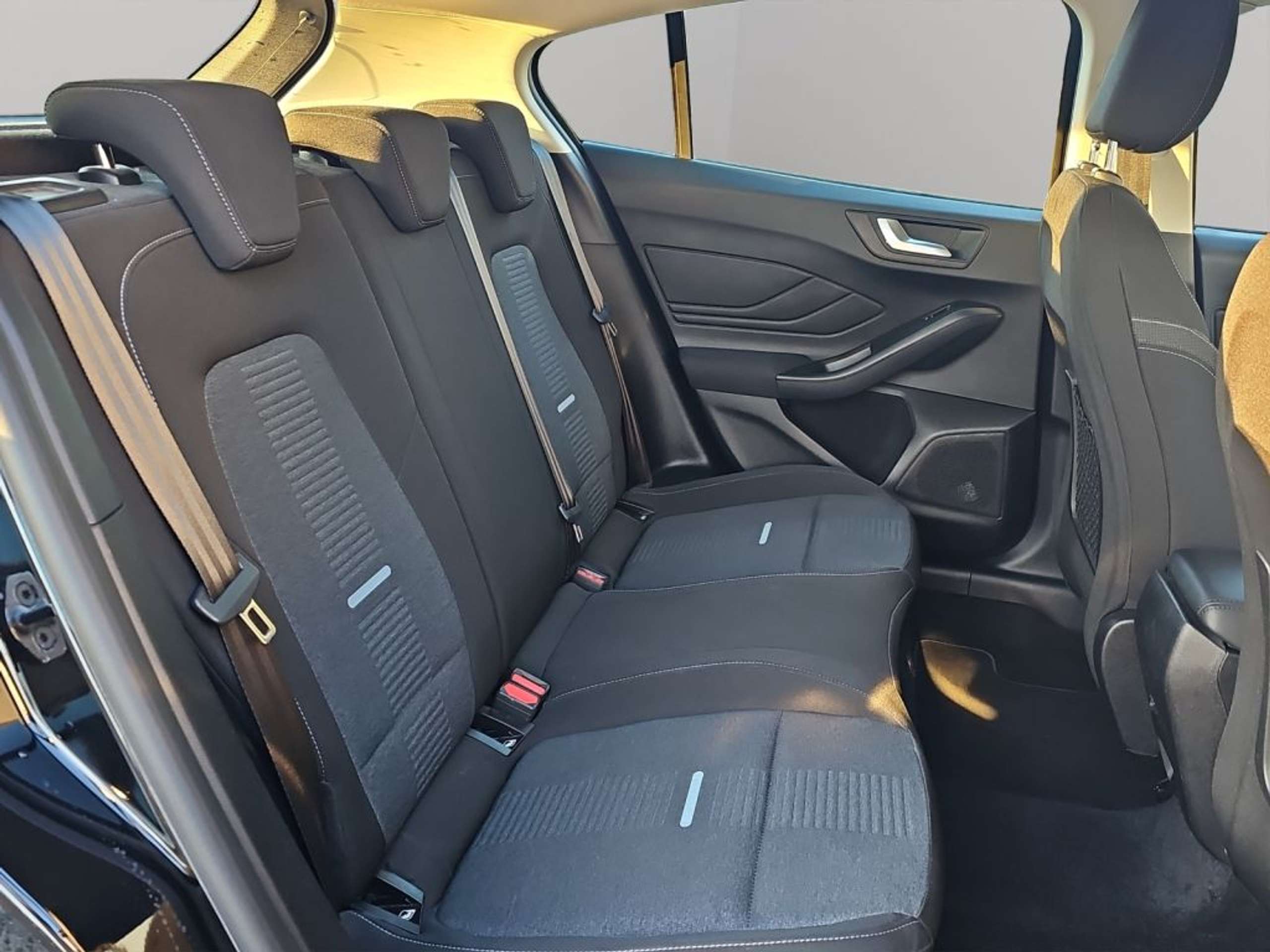 Fahrzeugabbildung Ford Focus 1.5 EcoBlue Start-Stopp-System ACTIVE - mit KI generiert/bearbeitet