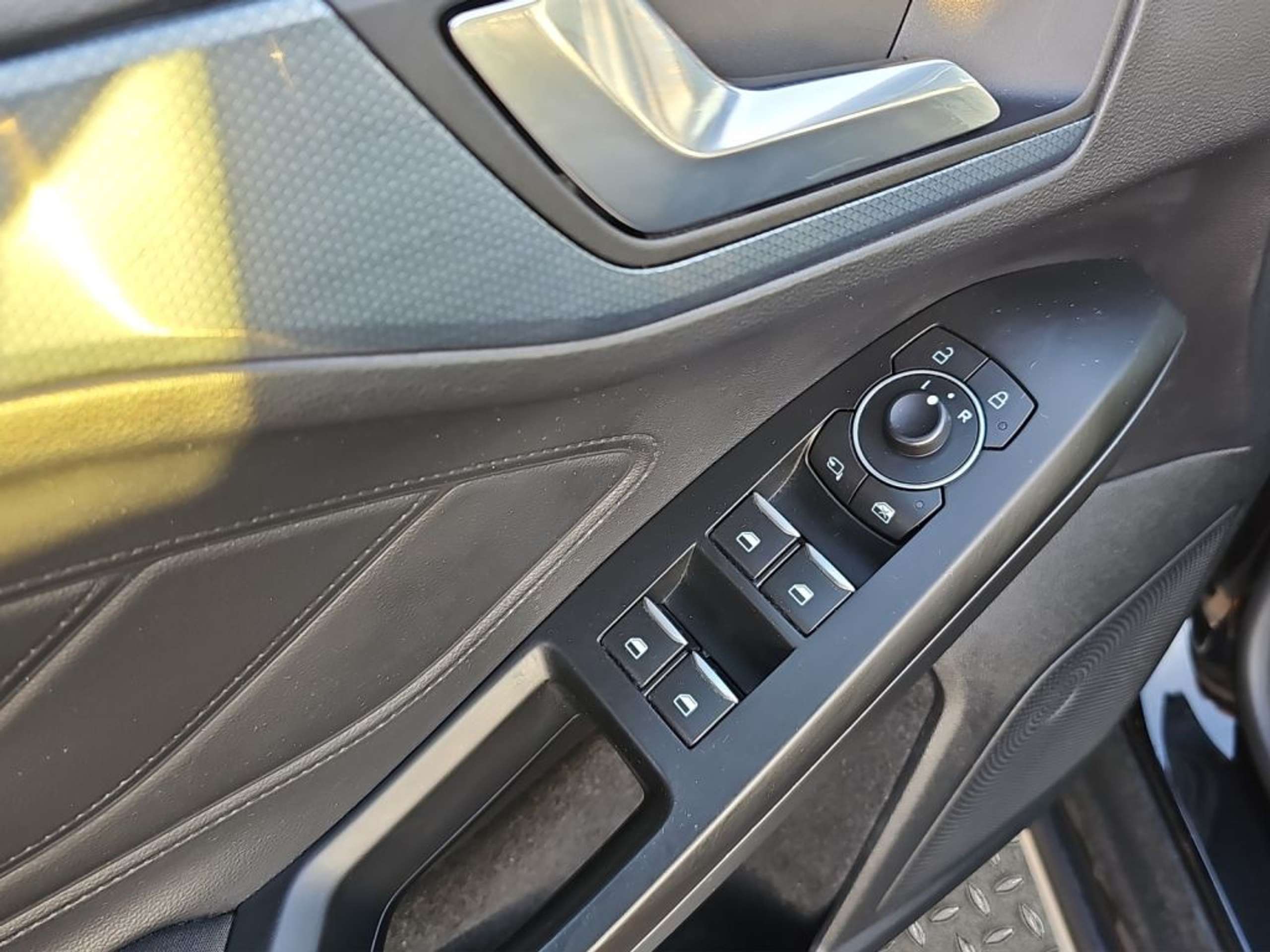 Fahrzeugabbildung Ford Focus 1.5 EcoBlue Start-Stopp-System ACTIVE - mit KI generiert/bearbeitet