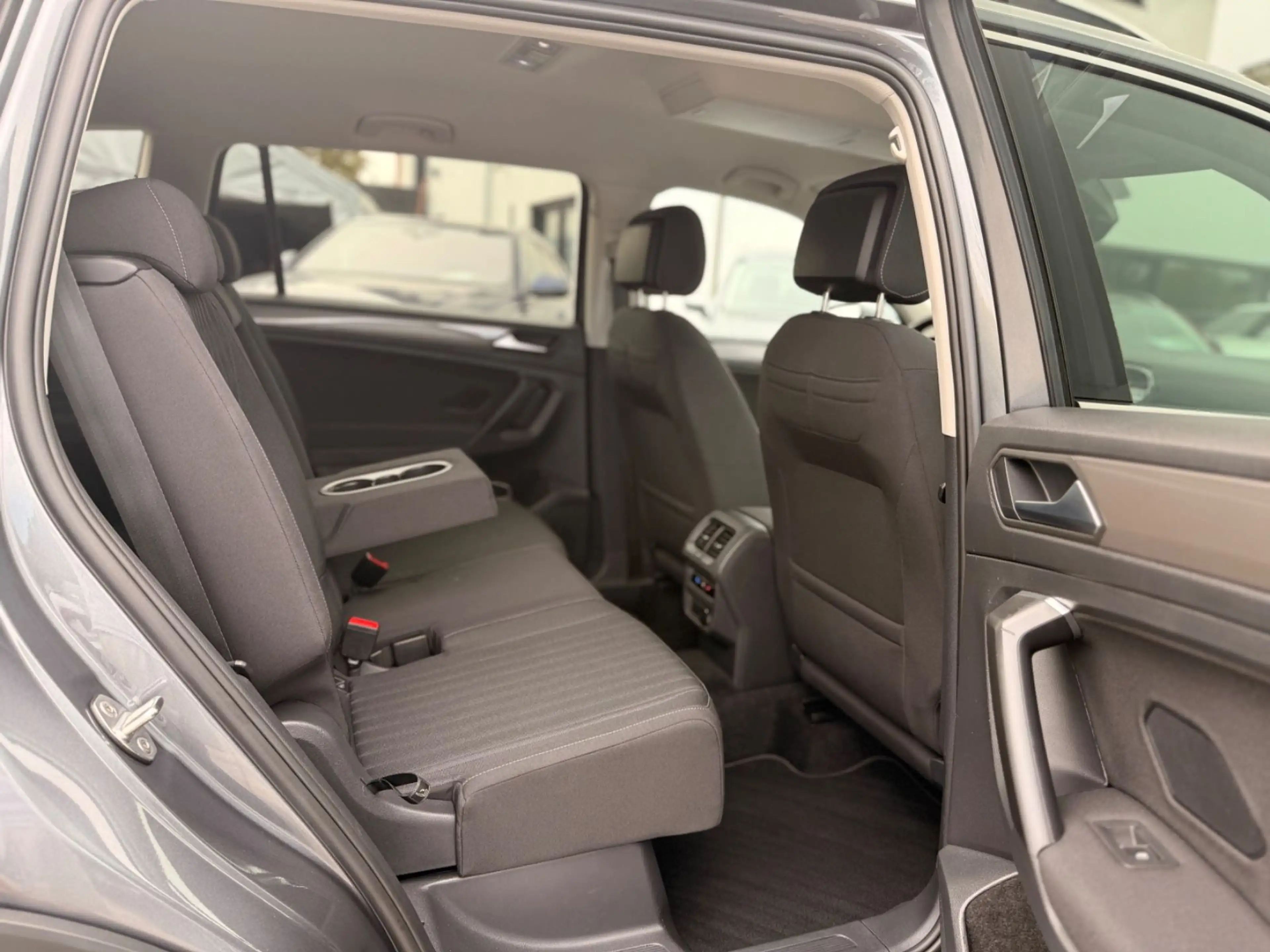 Volkswagen Tiguan Allspace 2.0 TDI /7.Sitzer/AHK/ACC/LED — photo 15
