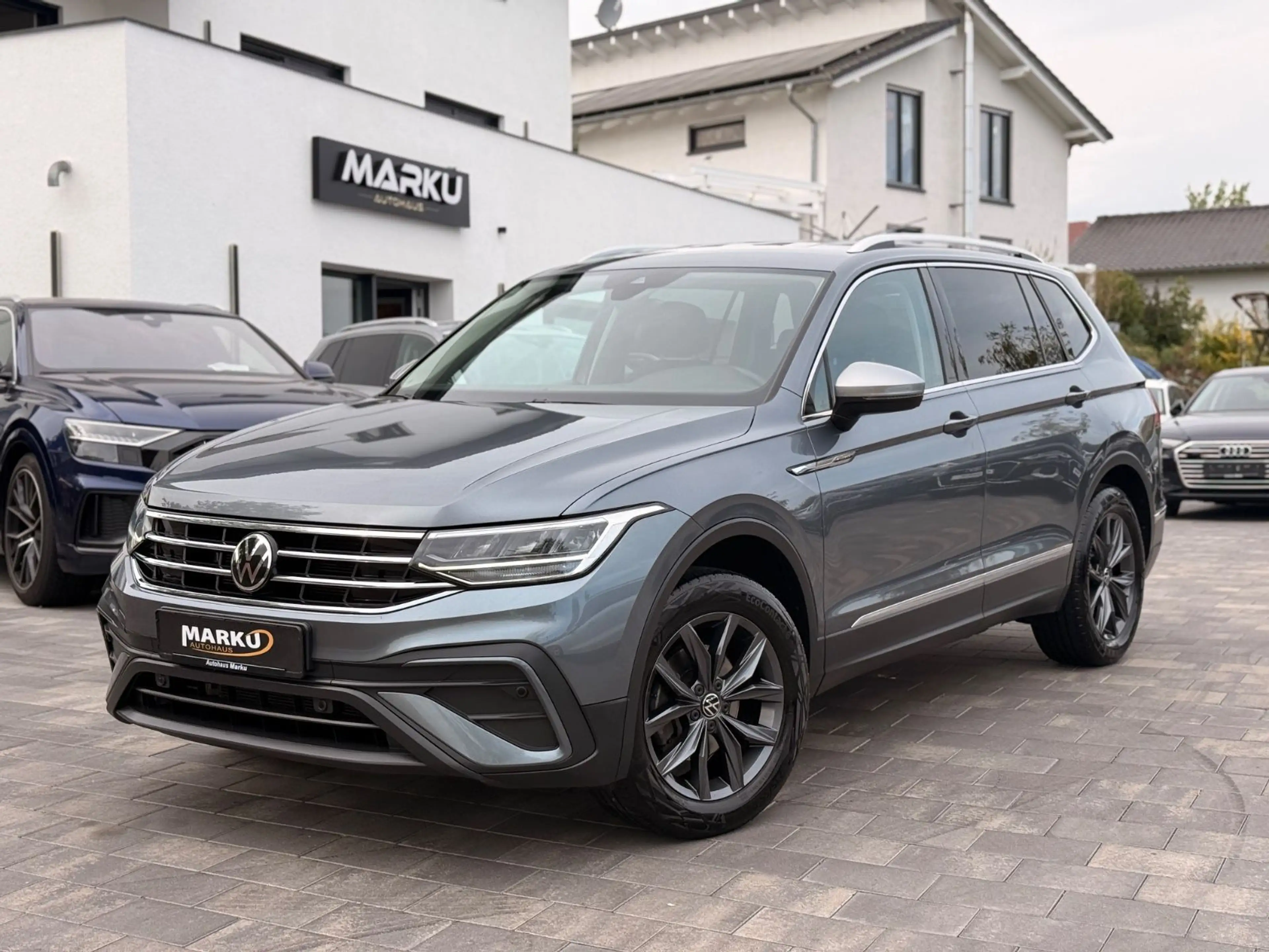 Volkswagen Tiguan Allspace 2.0 TDI /7.Sitzer/AHK/ACC/LED