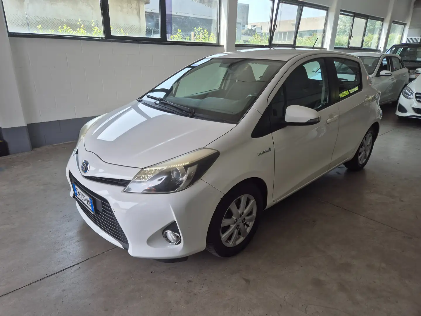 Toyota Yaris Yaris 5p 1.5h Lounge+ Blanc - 1