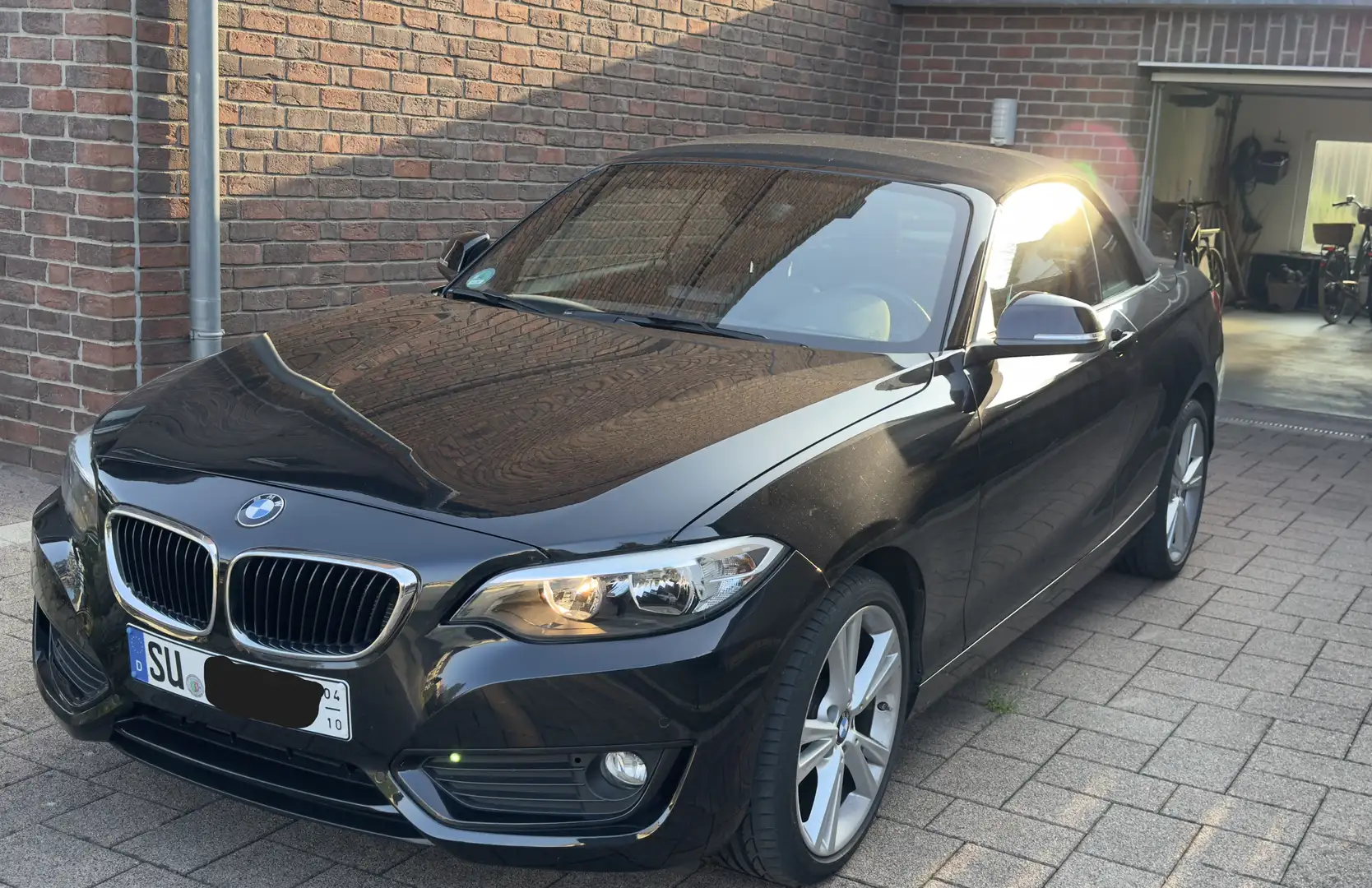 BMW 218 218i Cabrio Advantage Schwarz - 1