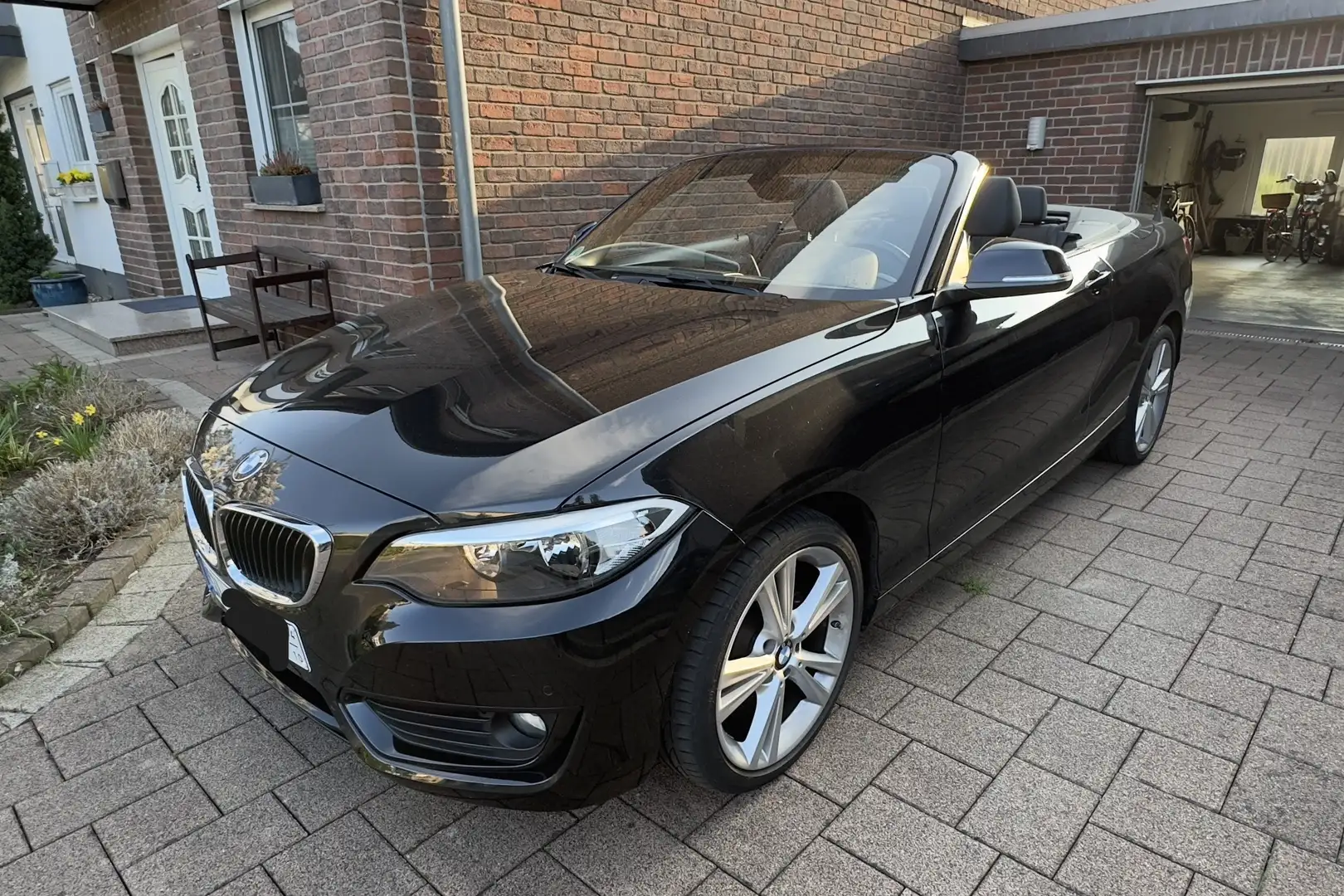 BMW 218 218i Cabrio Advantage Schwarz - 1