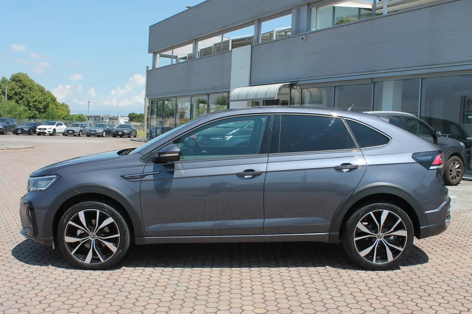 Volkswagen Taigo Taigo 1.5 TSI ACT 150 CV DSG R-Line Grigio - 2