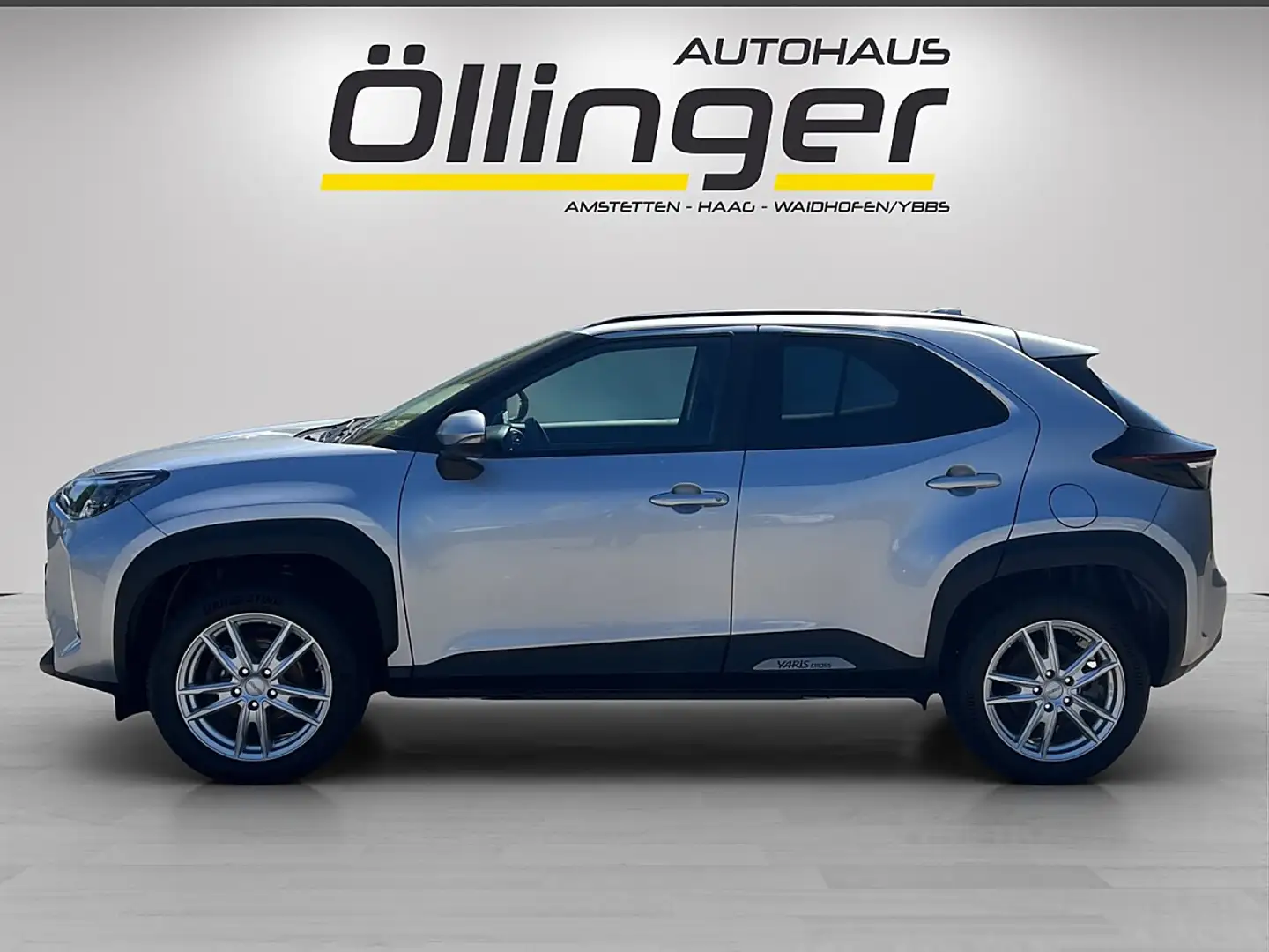 Toyota Yaris Cross 1,5 VVT-i Hybrid AWD Active Drive Aut. Silber - 2
