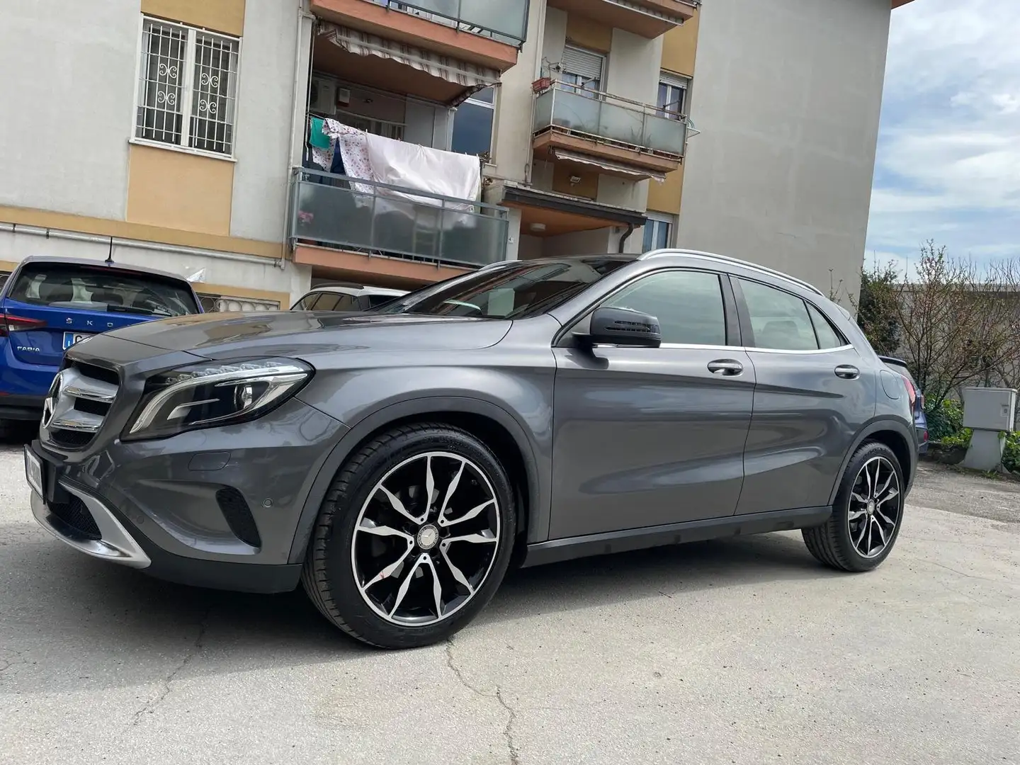 Mercedes-Benz GLA 180 GLA Marrone - 2