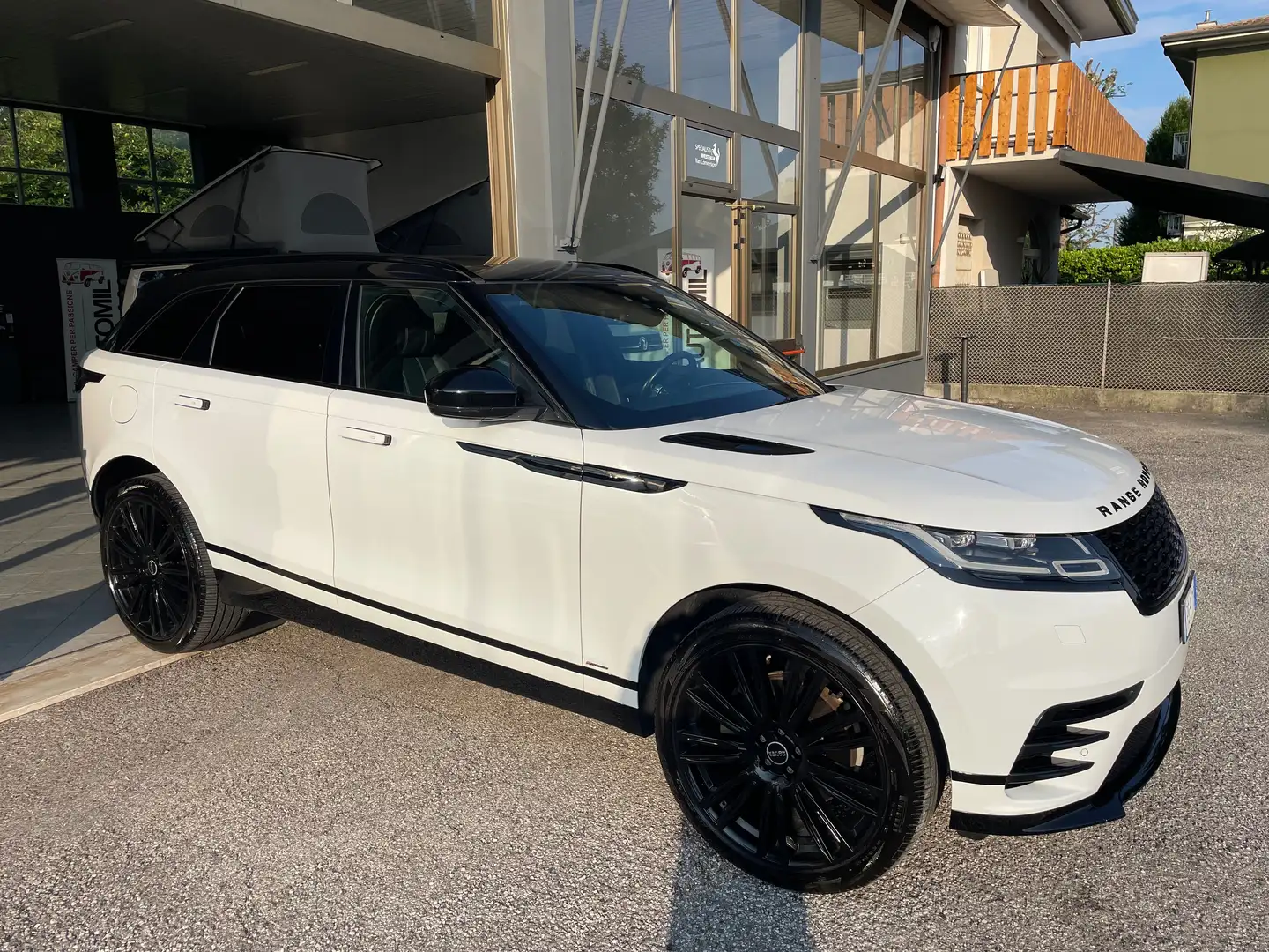 Land Rover Range Rover Velar Range Rover Velar 2.0d i4 R-Dynamic 180cv MY2019 Bianco - 1