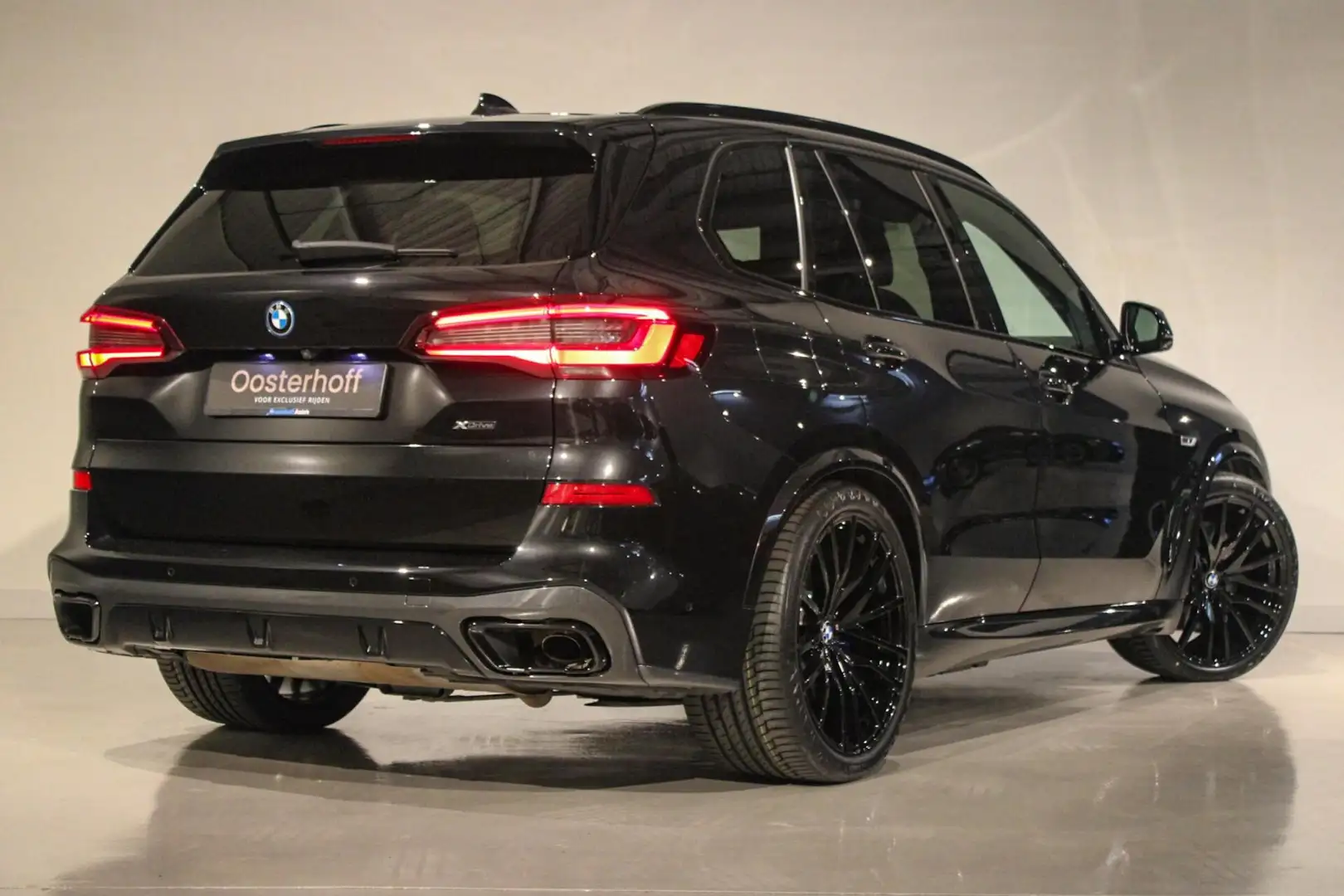 BMW X5 xDrive45e High Executive M SPORT PANO | SKY | 4W B Zwart - 2