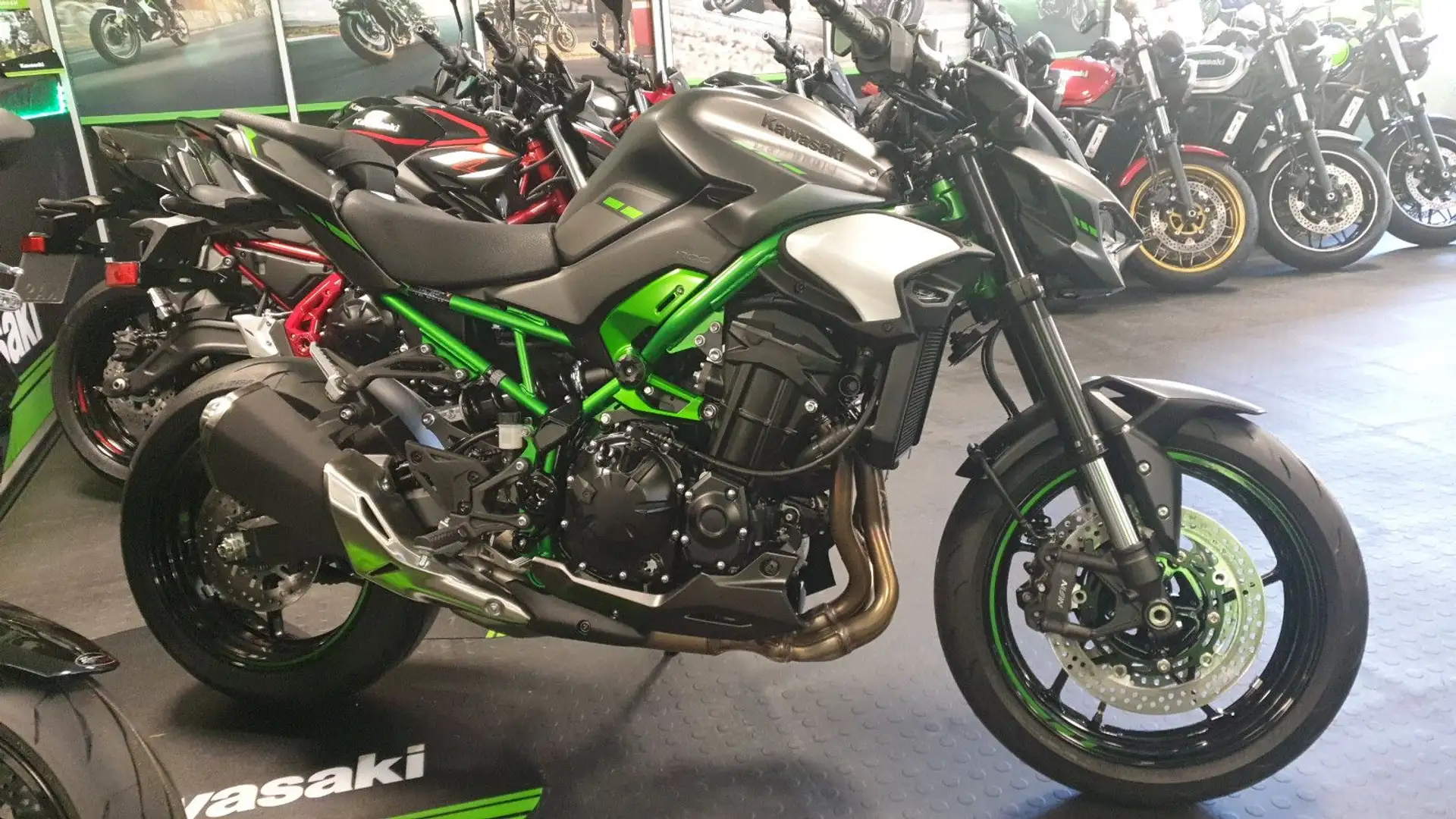 Kawasaki Z 900 2025 alle Farben Černá - 2