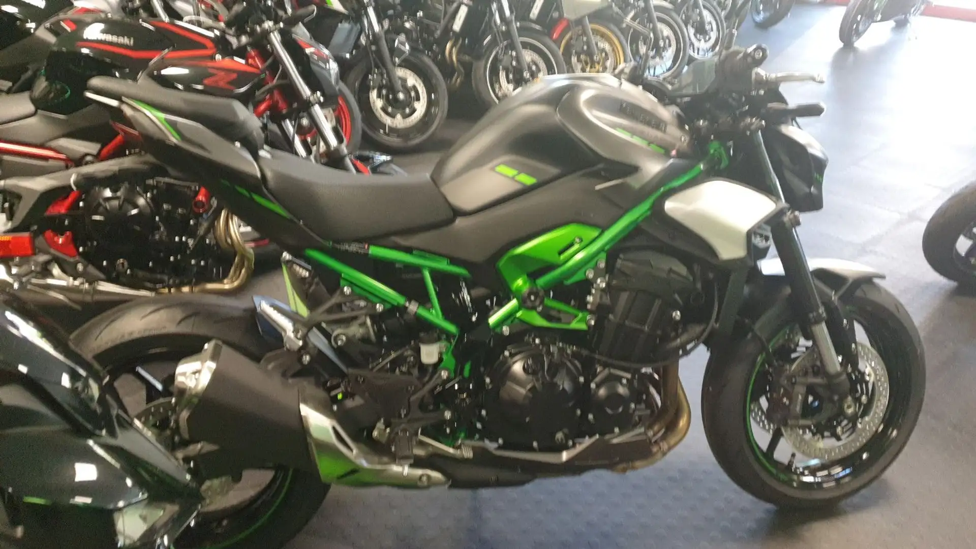 Kawasaki Z 900 2025 alle Farben Černá - 1