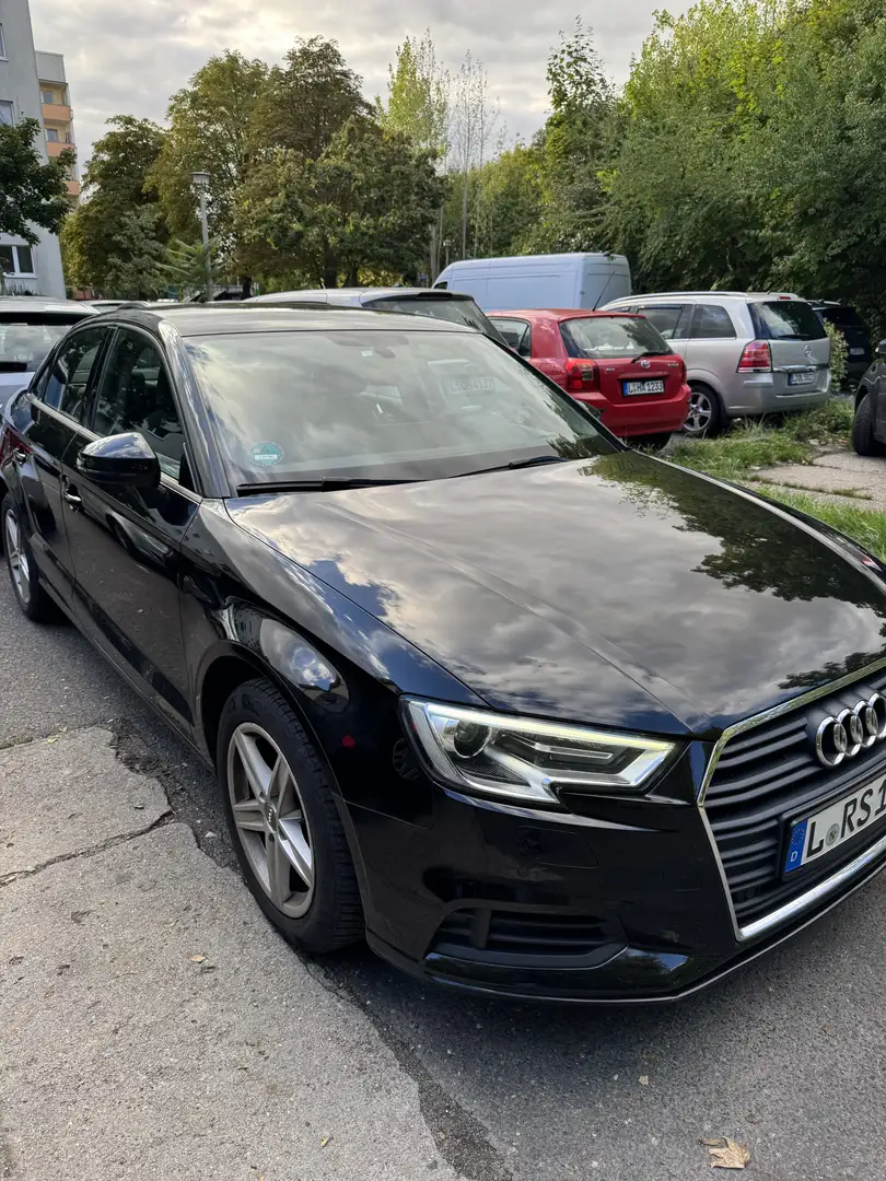 Audi A3 Limousine basis Schwarz - 2