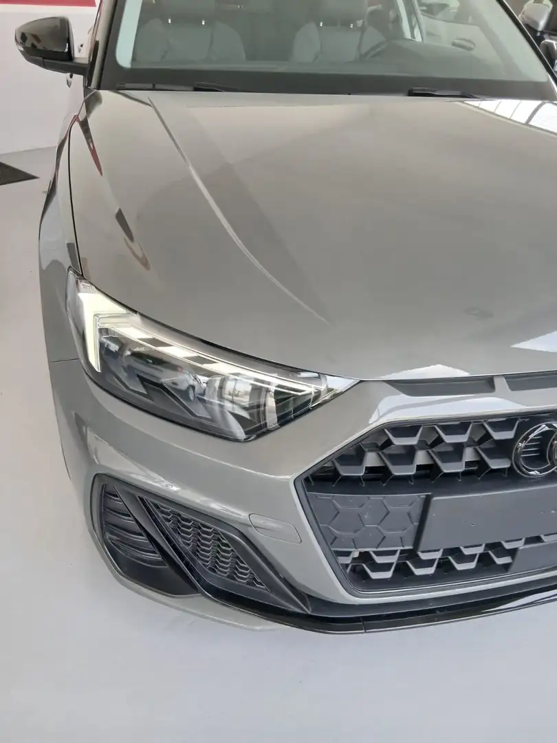 Audi A1 SPB Sportback 30 TFSI Adrenaline Black Edition Grau - 2