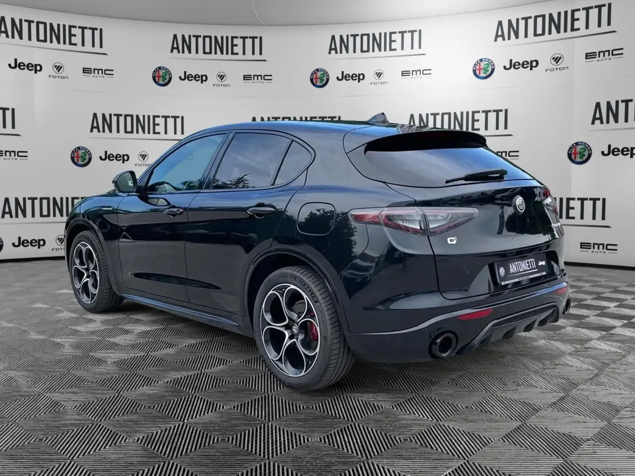 Alfa Romeo Stelvio 2025 — фото 7