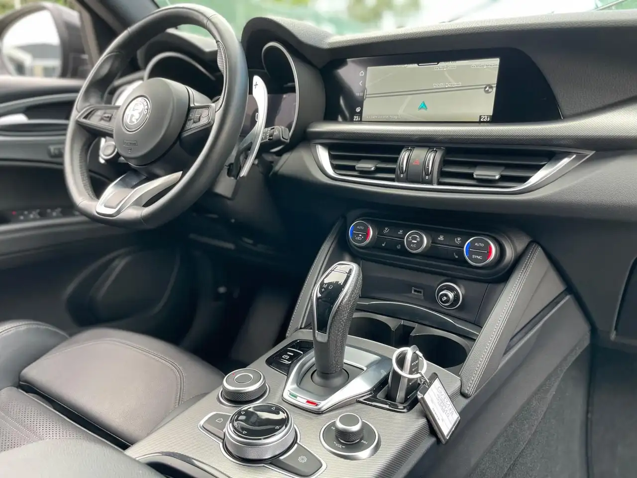 Alfa Romeo Stelvio 2025 — фото 15