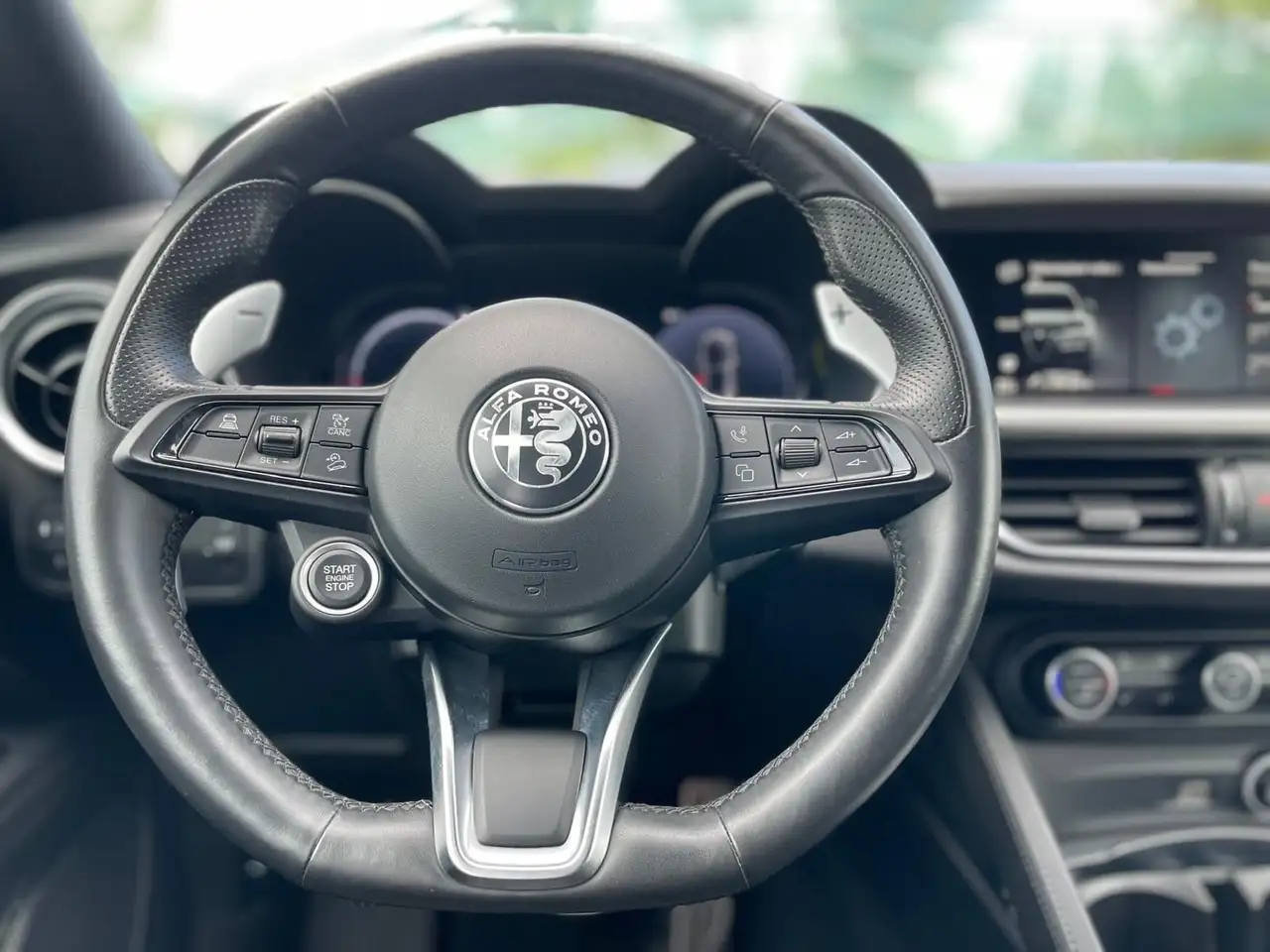 Alfa Romeo Stelvio 2025 — фото 11