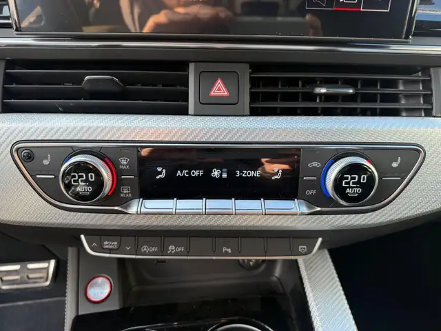Audi RS4 view 7