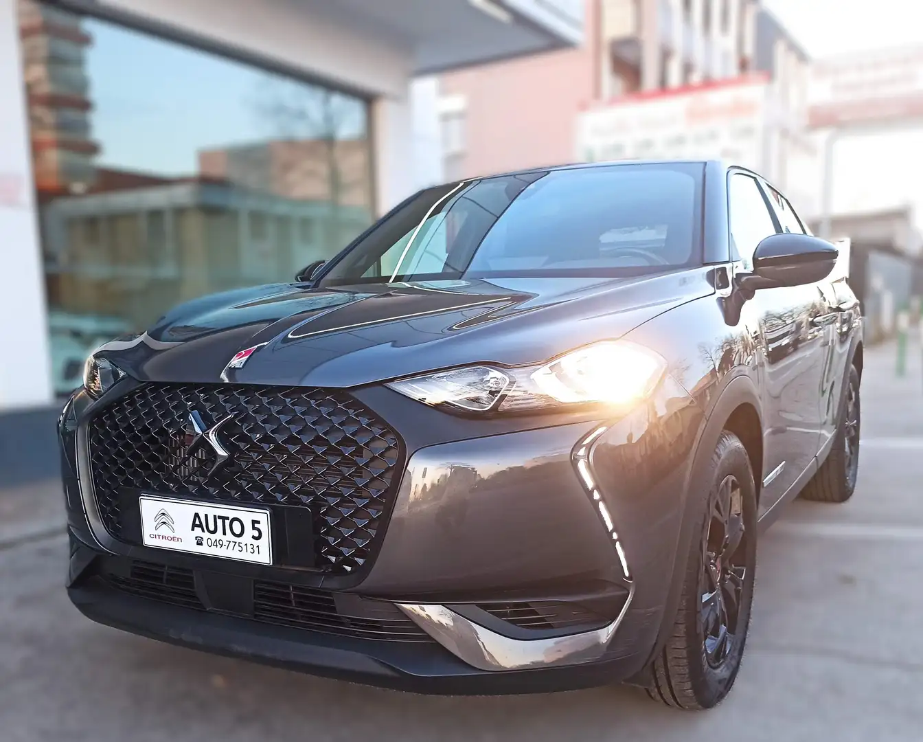 DS Automobiles DS 3 Crossback 1.5 bluehdi Performance Line 110cv Gris - 2