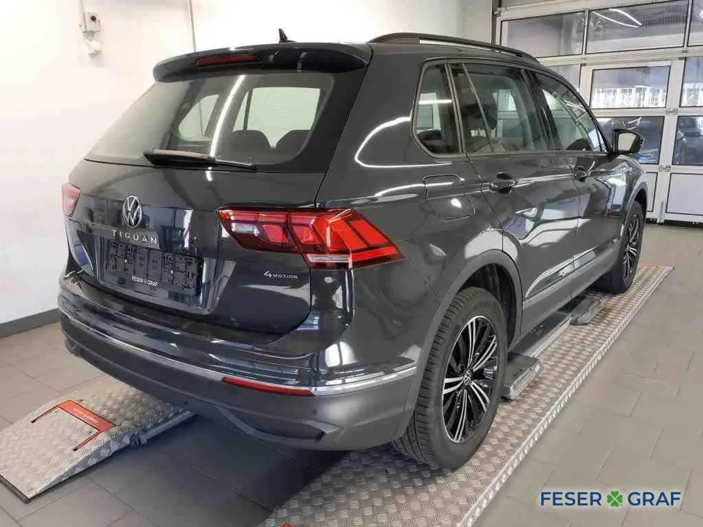 Volkswagen Tiguan Life 4M 2.0 TDI DSG Navi AreaView LED SiHz Grau - 2