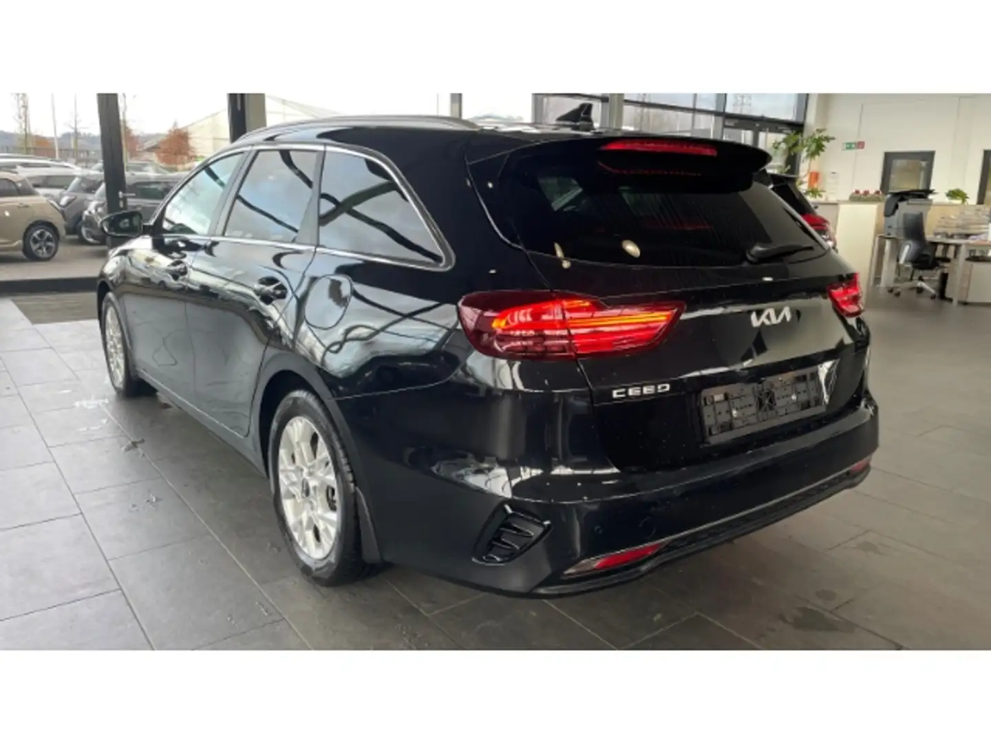 Kia Ceed SW / cee'd SW 1.5 T-GDI Navi LED Kamera DAB CarPlay SHZ LenkradH Schwarz - 2