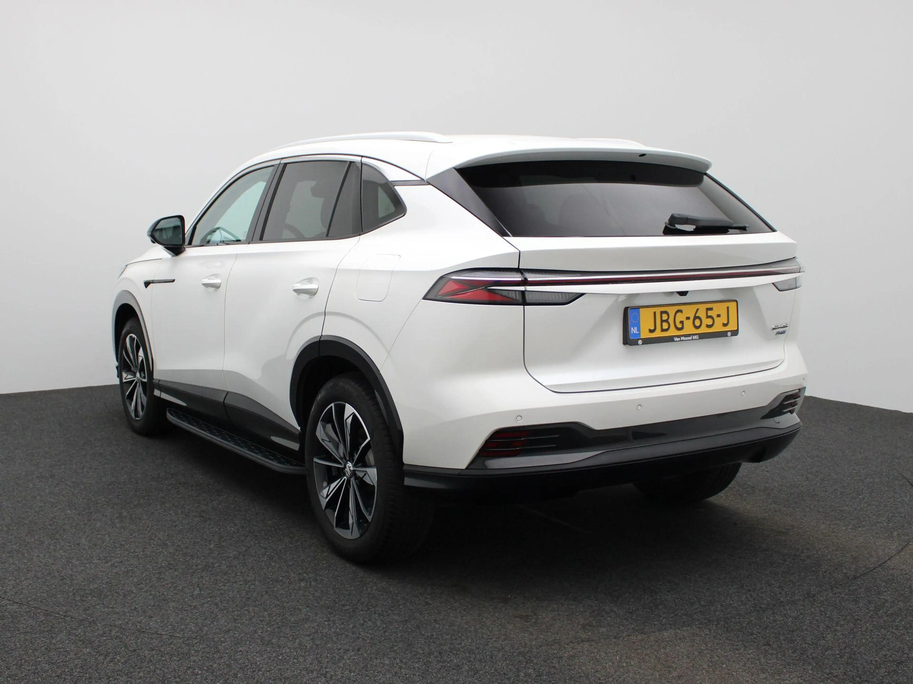 MG HS MG PHEV 1.5 Luxury — photo 2
