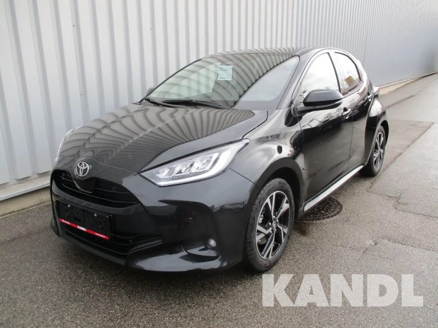Toyota Yaris 1.5 VVT-i Hybrid Active Drive Comfort & Safety Pak Schwarz - 1