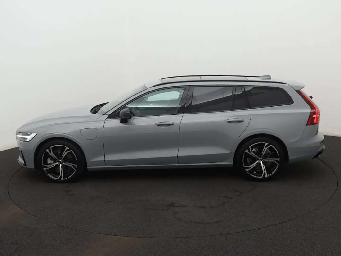 Volvo V60 2.0 T6 AWD Ultimate Dark | panoramadak | rondomzic Grigio - 2