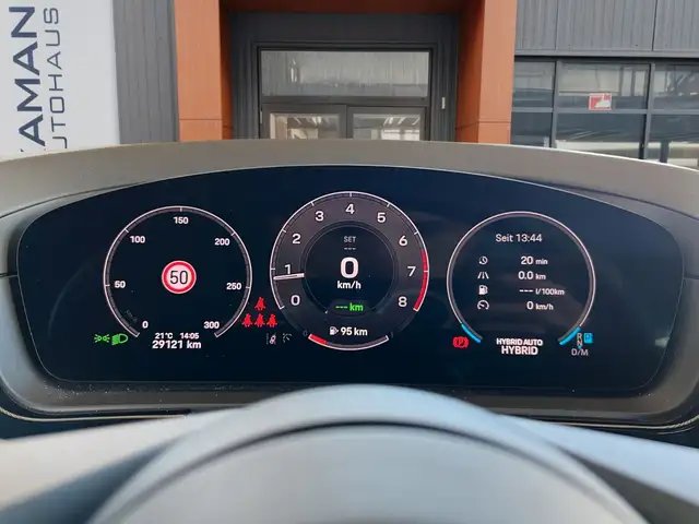 Porsche Cayenne view 11