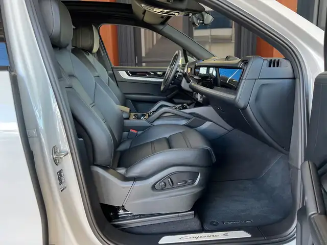 Porsche Cayenne view 6