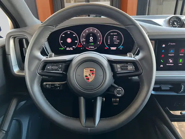 Porsche Cayenne view 10