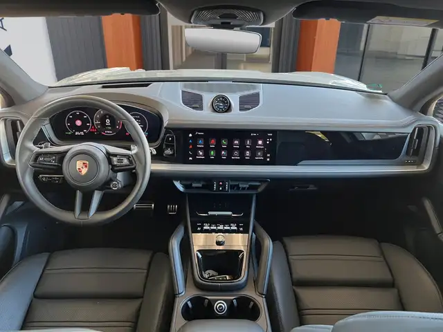 Porsche Cayenne view 8