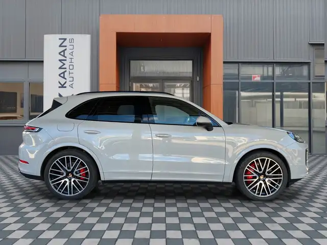 2025 Porsche Cayenne in Grey for sale