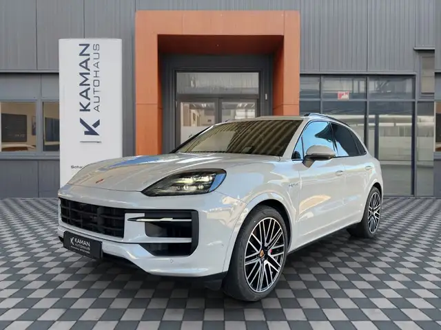 Porsche Cayenne view 2