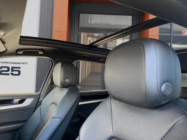 Porsche Cayenne view 7