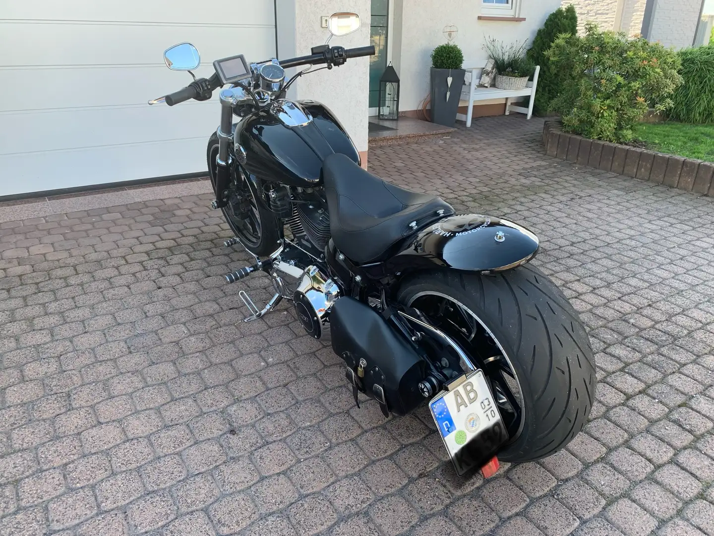 Harley-Davidson Breakout Custom mit 103er Motor Negru - 2