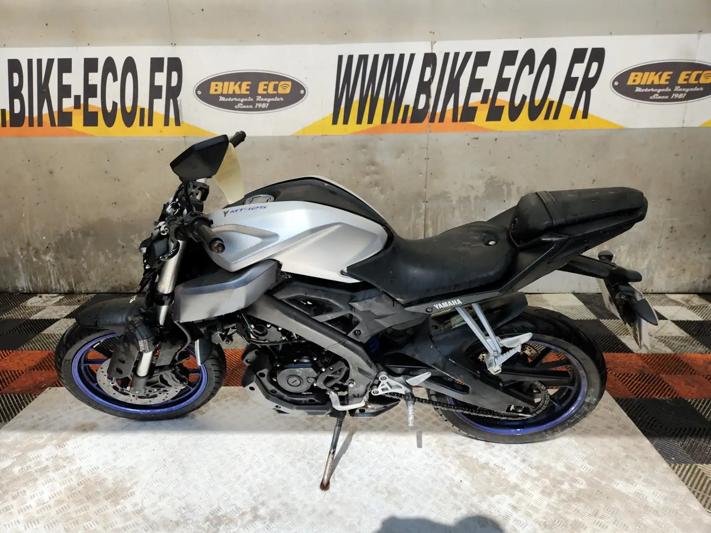 Yamaha MT-125 Gris - 2