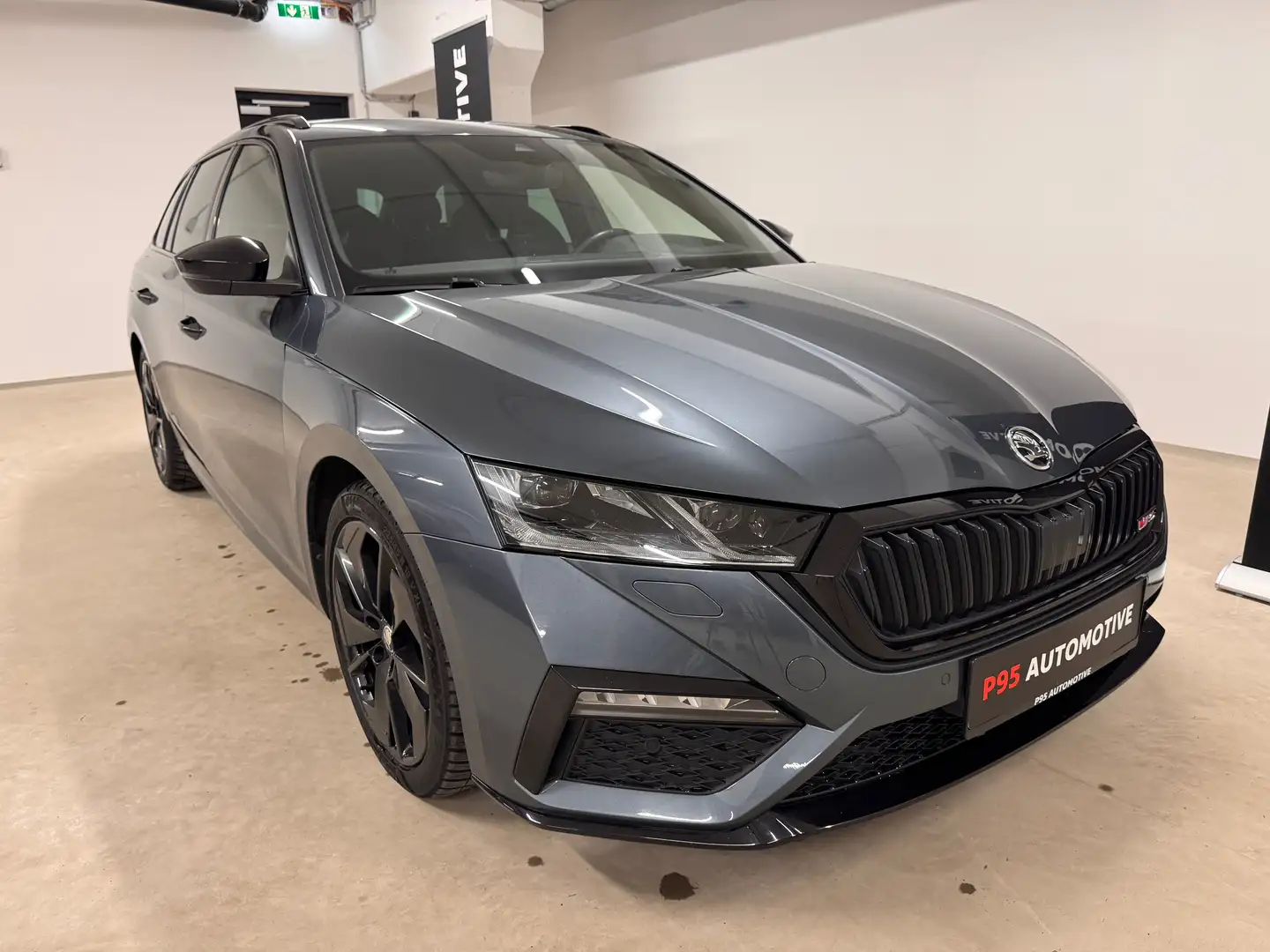 Skoda Octavia RS 4x4, Anhängerkupplung, Rückfahrkamera Grau - 2