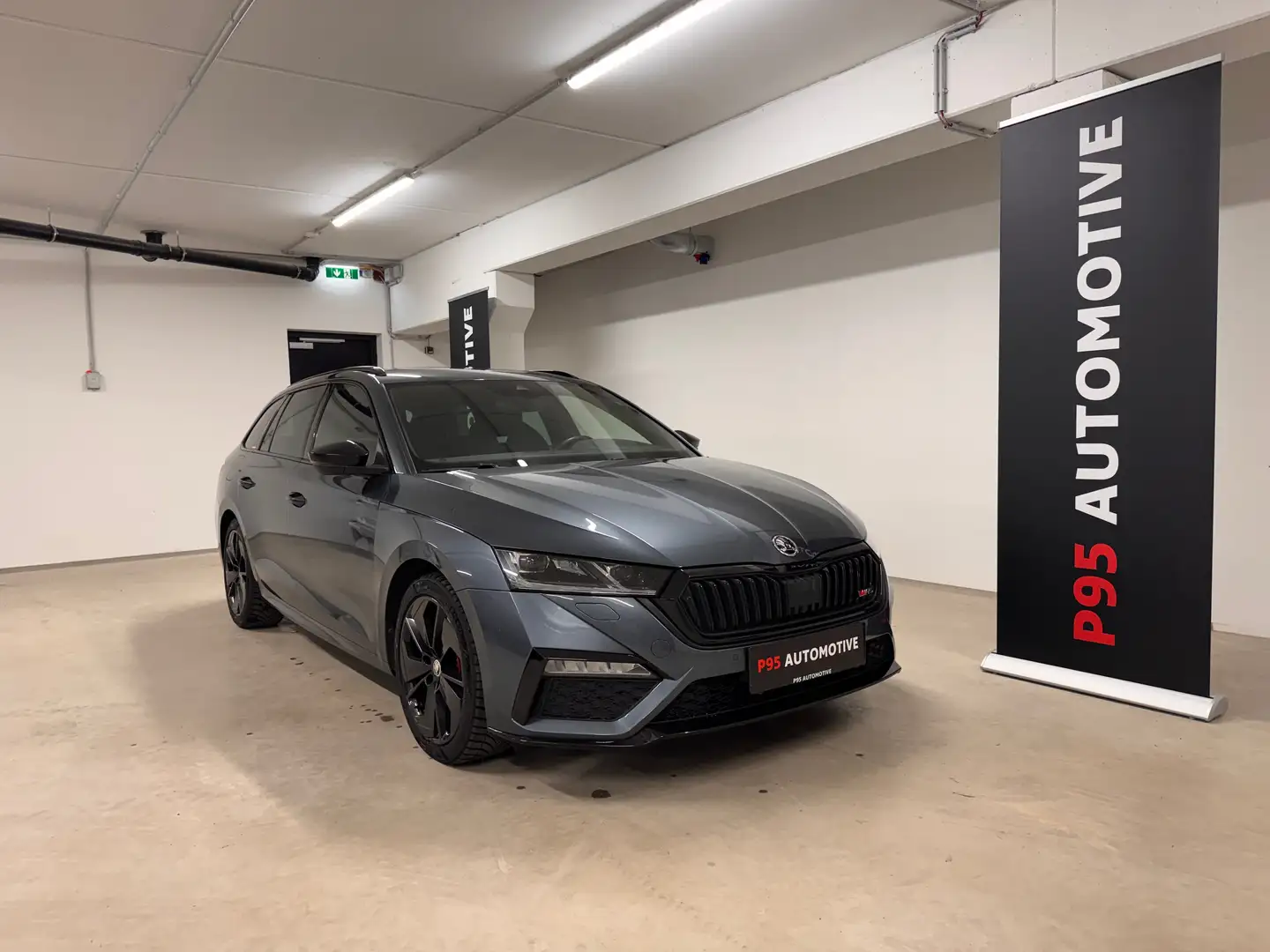 Skoda Octavia RS 4x4, Anhängerkupplung, Rückfahrkamera Grau - 1