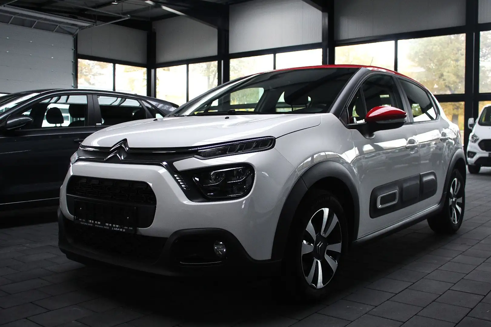 Citroen C3 1.2 PureTech Shine  (NAVI) Blanc - 1