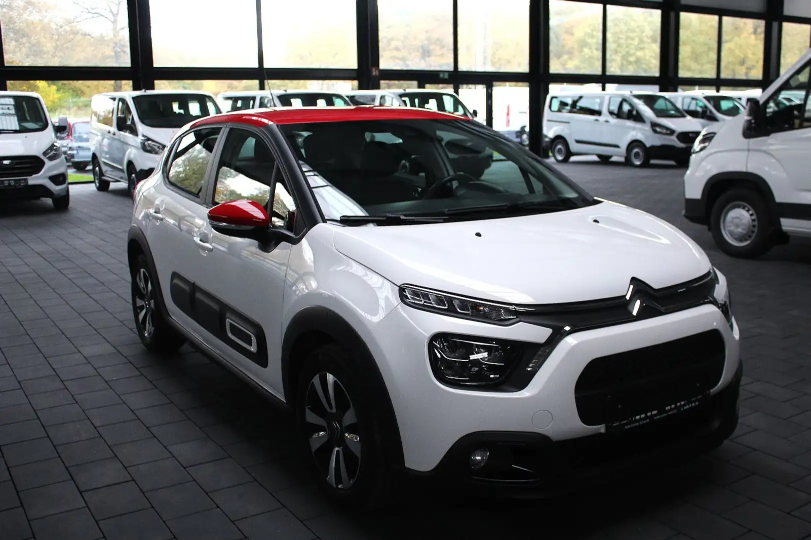 Citroen C3 1.2 PureTech Shine  (NAVI) Blanc - 2